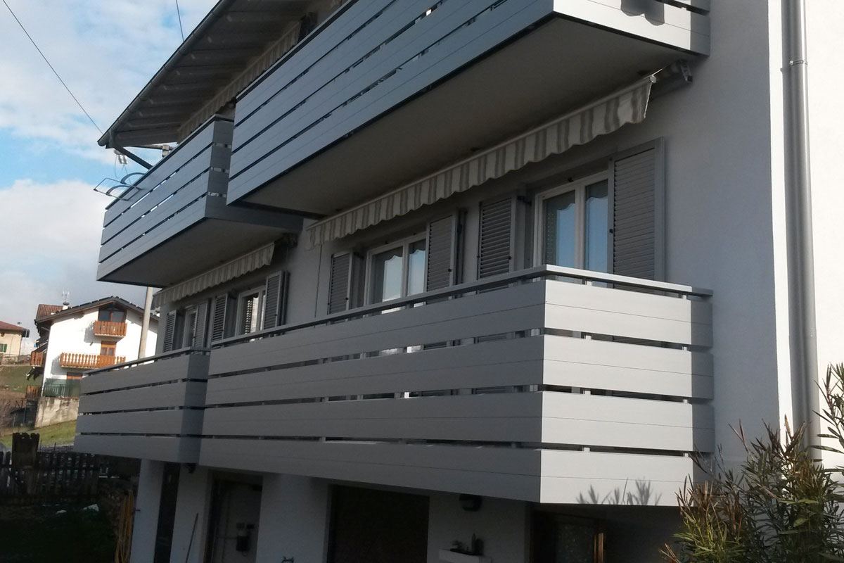 Ringhiera in alluminio, Parapetto in alluminio per balcone